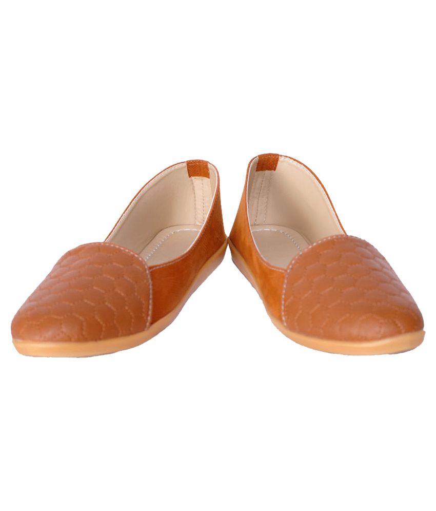 tan ballerinas