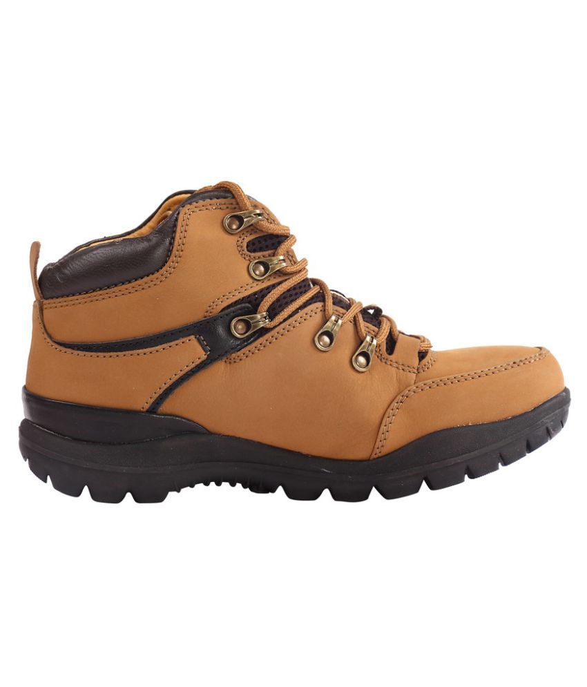 red chief trekking and hiking shoes