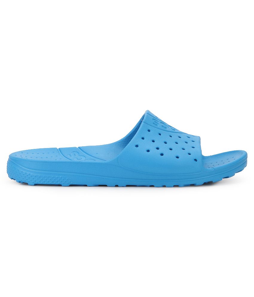 crocs blue flip flops