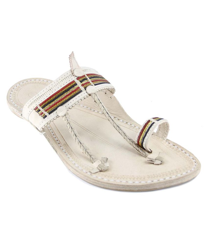 white kolhapuri chappal online