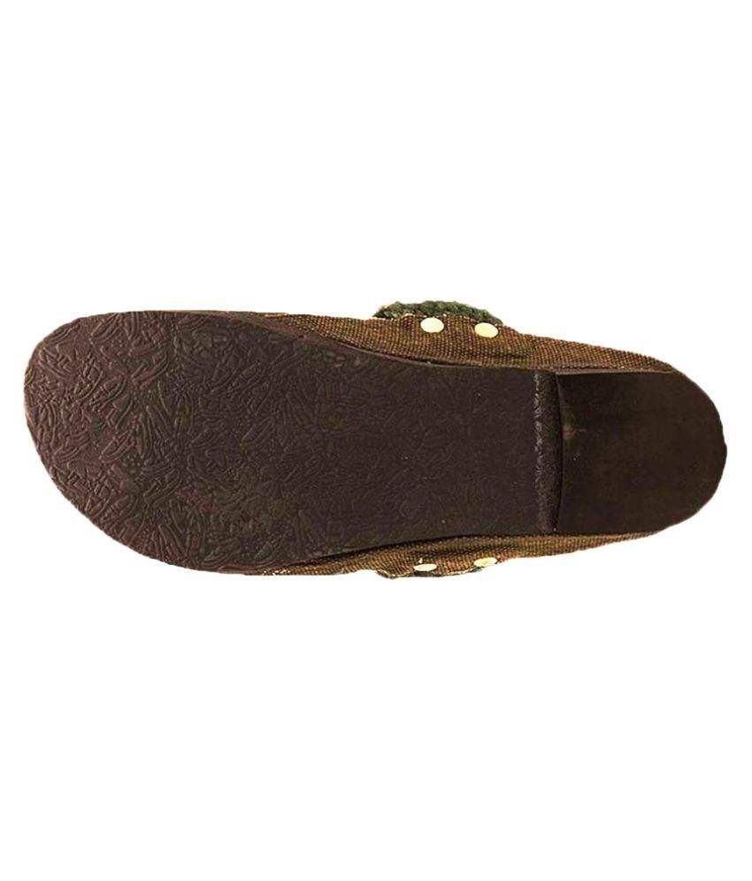 green kolhapuri chappal