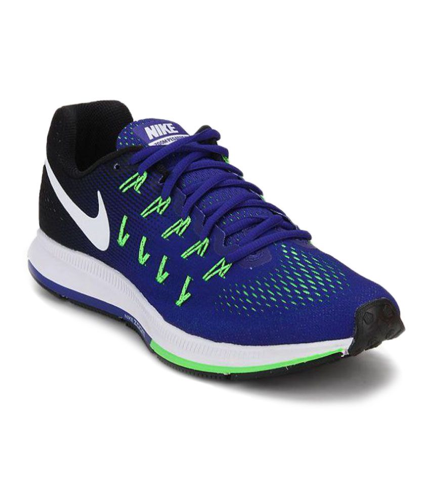 Sports shoes on snapdeal top
