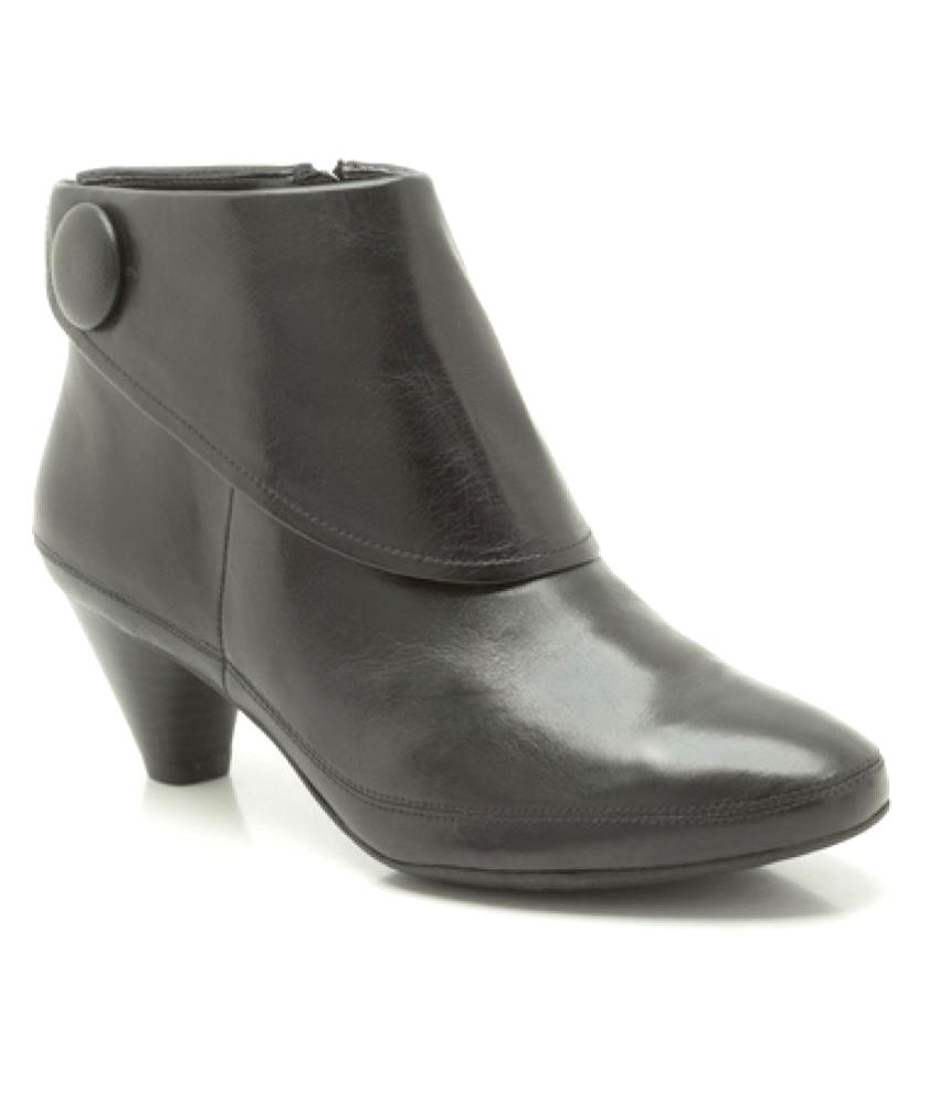 clarks ada chelsea boots