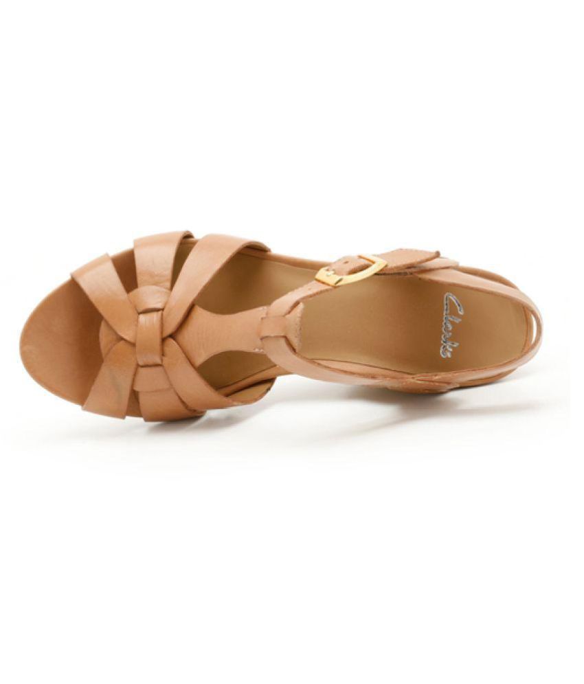 clarks tan heels