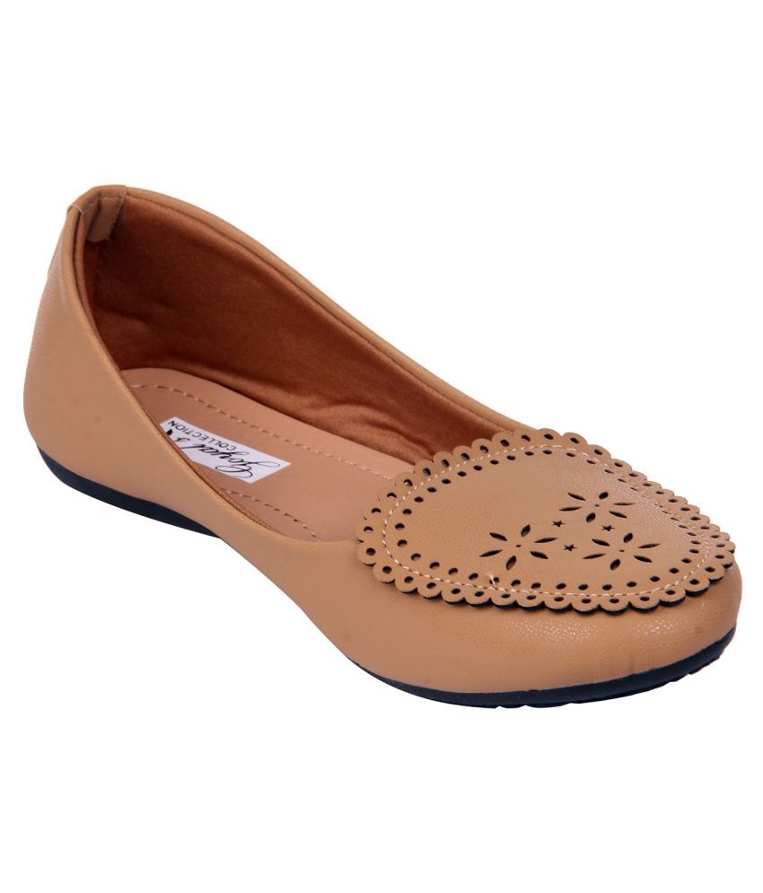 tan ballerinas