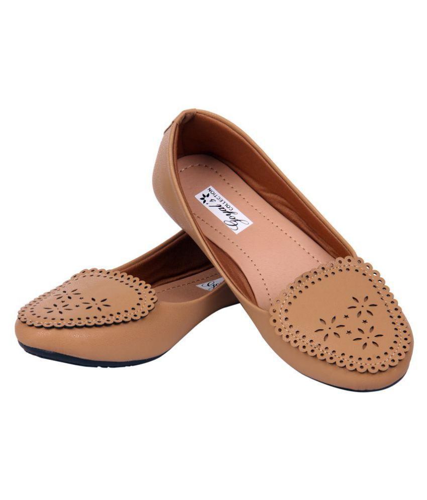 tan ballerinas