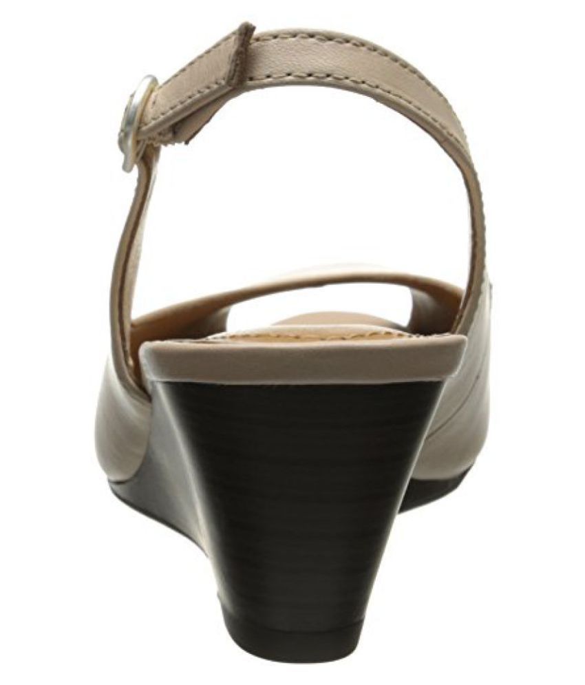 clarks brielle april