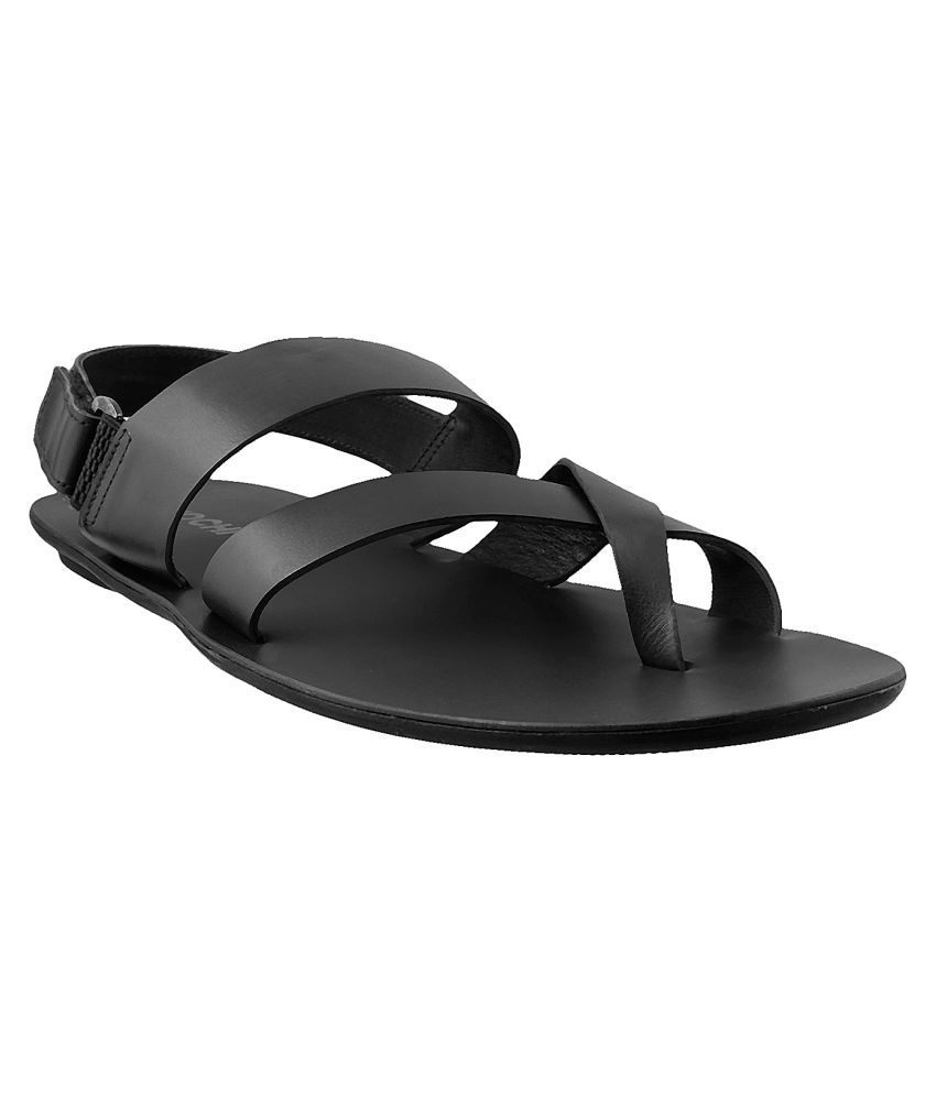 men's black flip flops