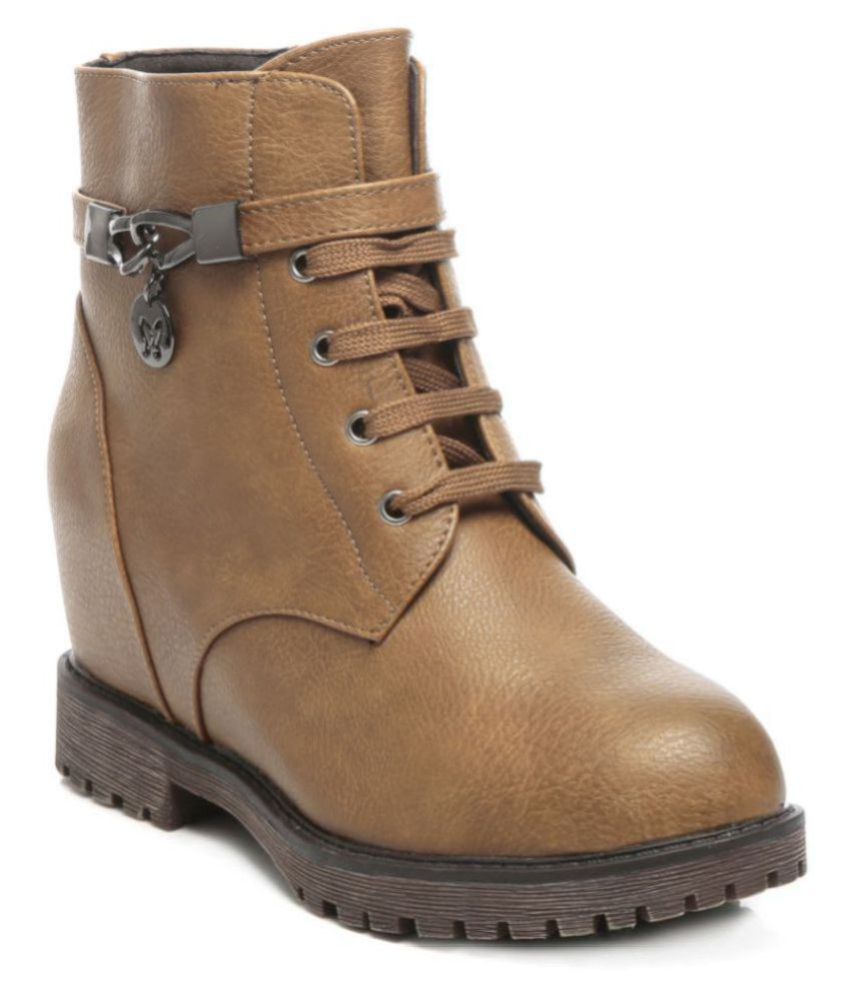 ladies tan hiking boots