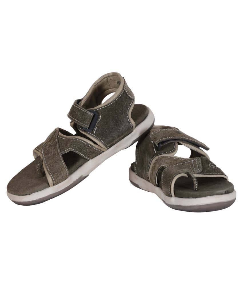 striker staed sandals