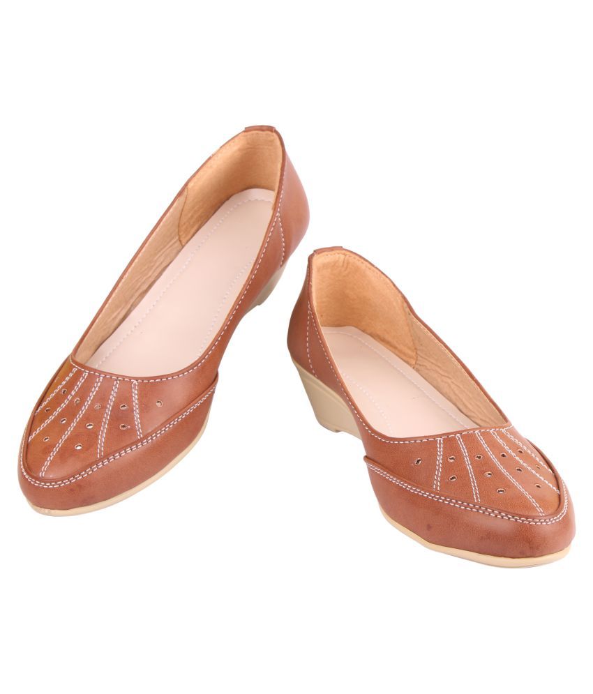 tan ballerinas
