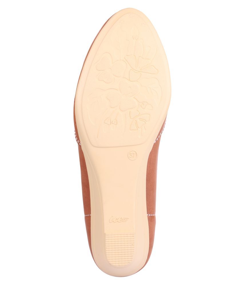 tan leather ballerinas