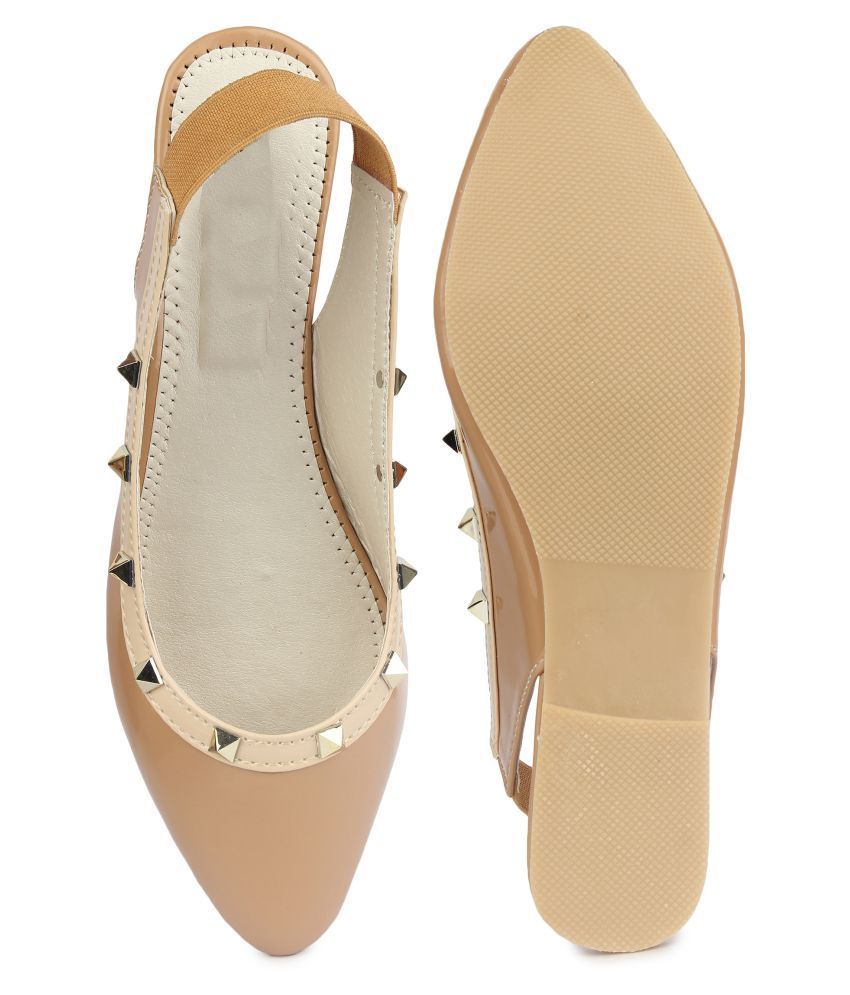 tan ballerinas