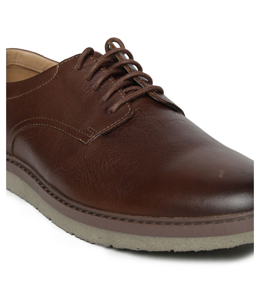 clarks tan shoes