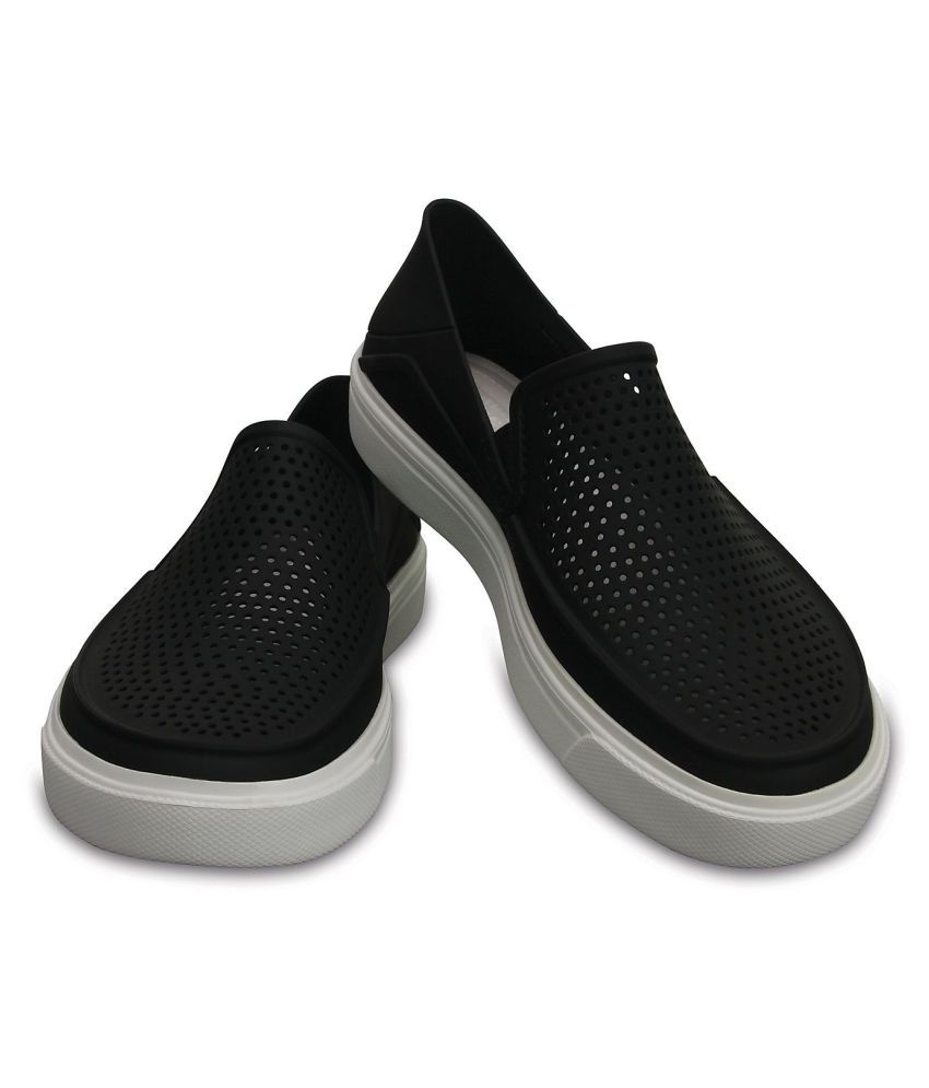 Crocs Black Casual Shoes Price in India Buy Crocs Black