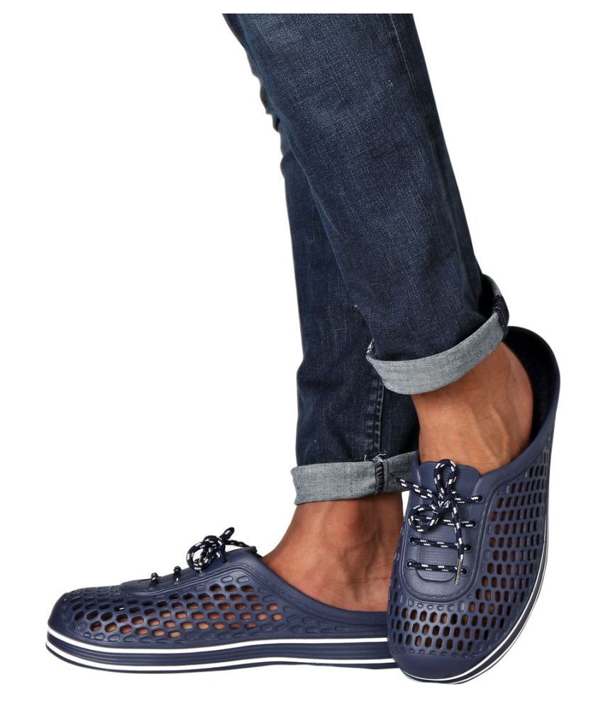 shoelaces in crocs