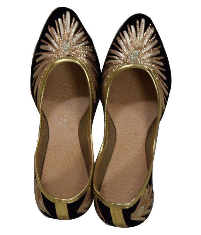 ethnic footwear for women's
