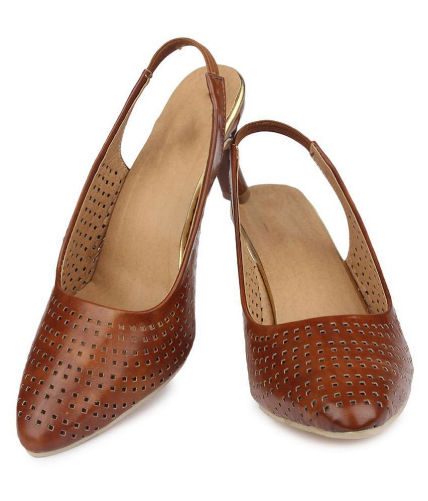 tan kitten heel shoes