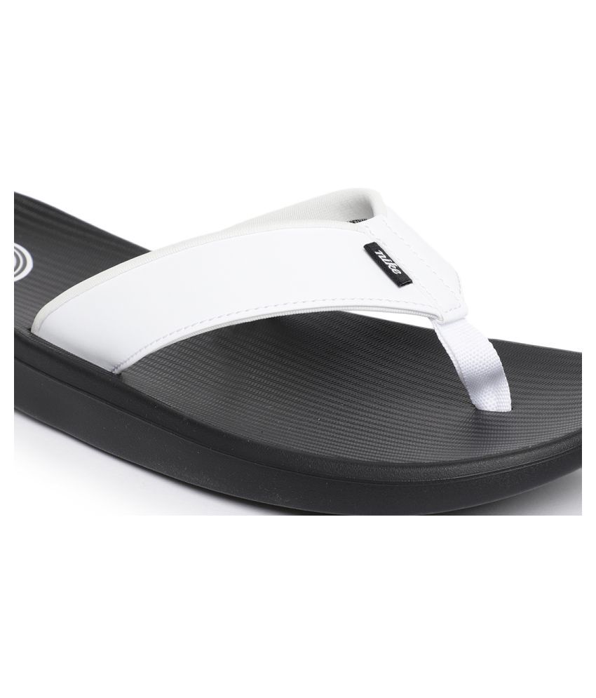 white nike flip flops