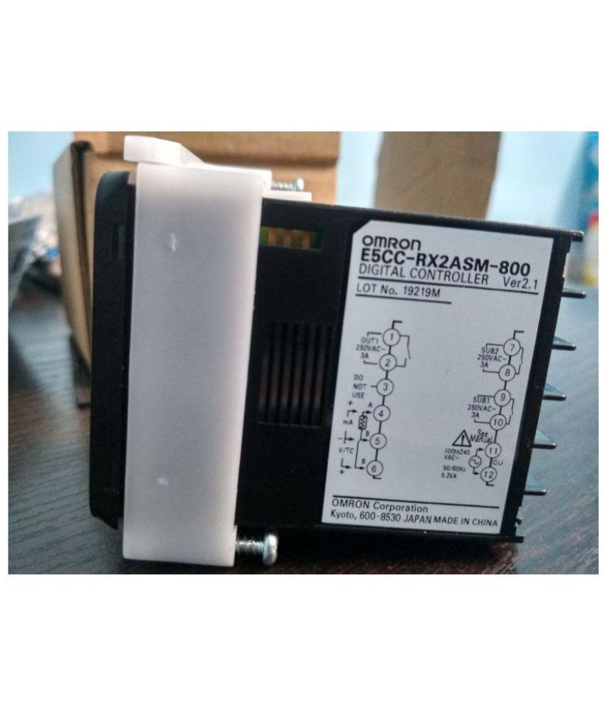 Omron Temperature Controller E5CC RX2ASM800 48 x 48mm 100 To 240 VAC