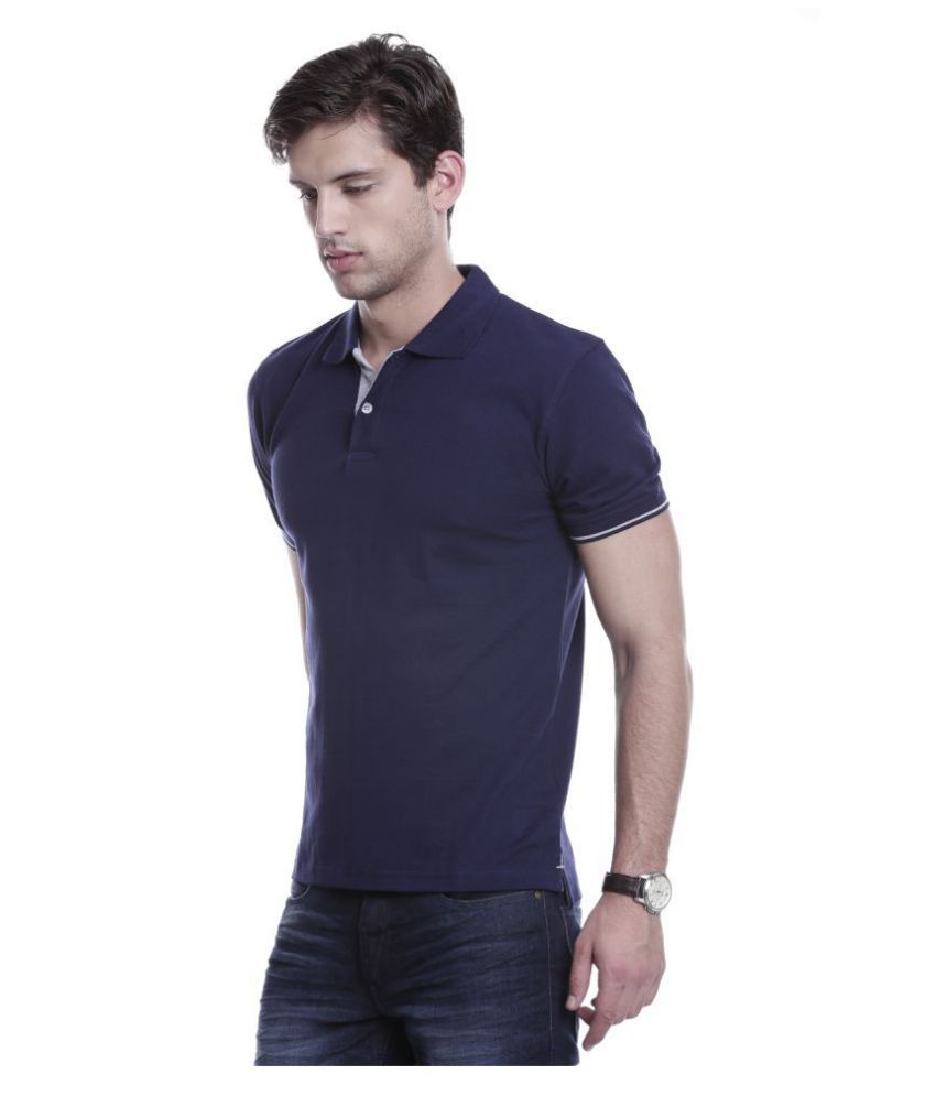 navy t shirt outfit