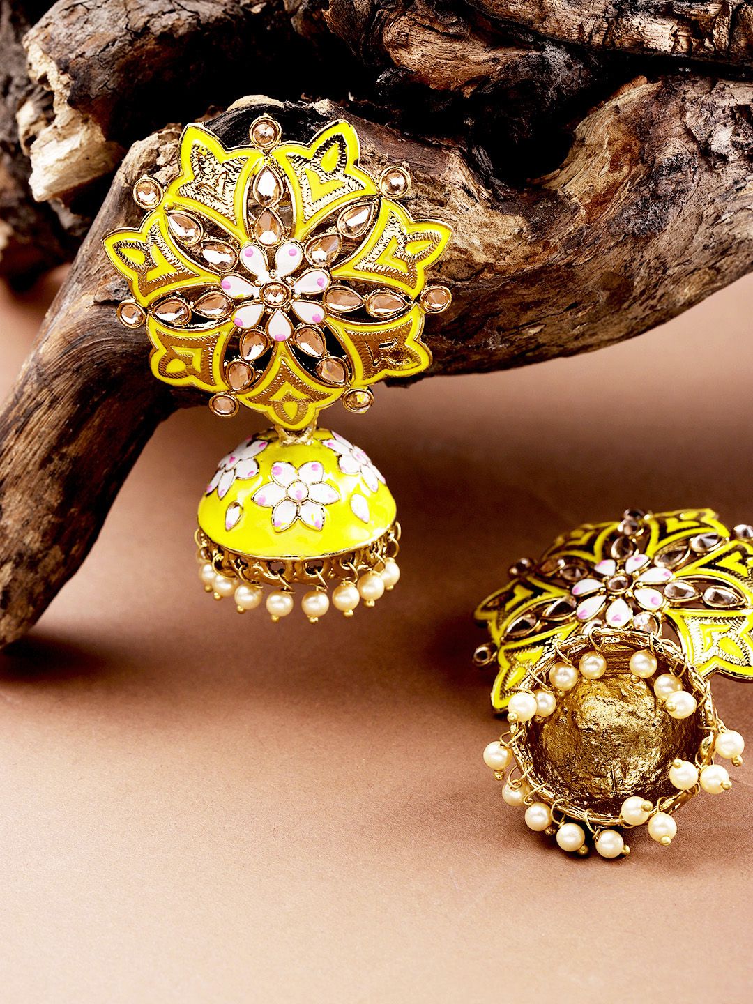     			Priyaasi - Yellow Jhumki Earrings ( Pack of 1 )