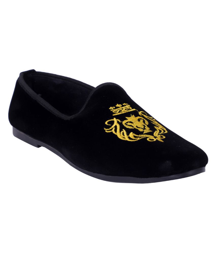 black mojari shoes