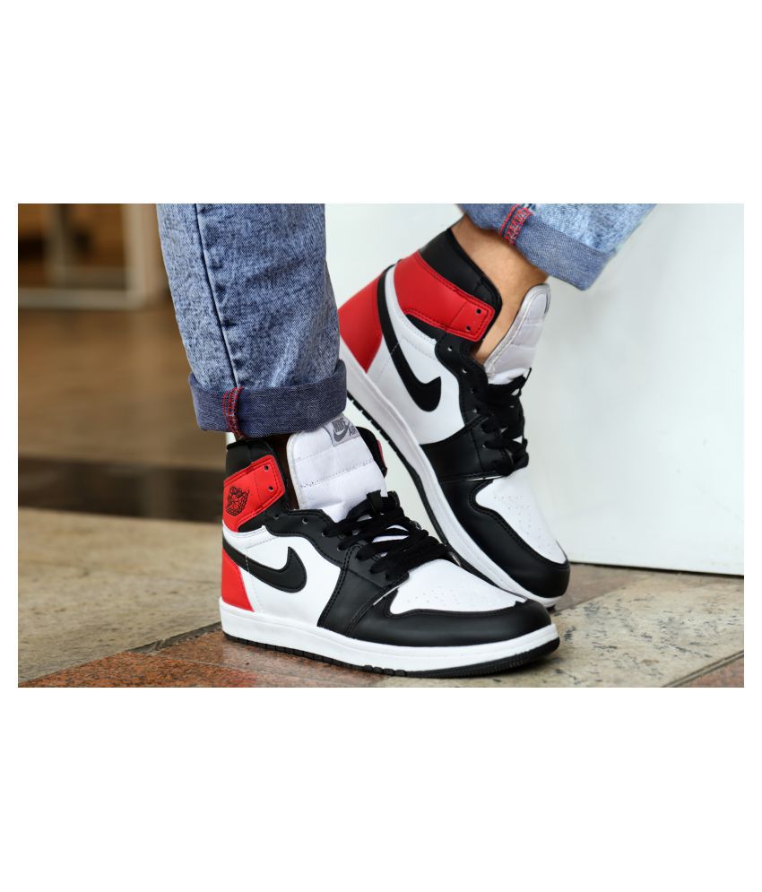 Nike JORDAN RETRO 1 Black Basketball Shoes: Buy Online at Best Price on  Snapdeal