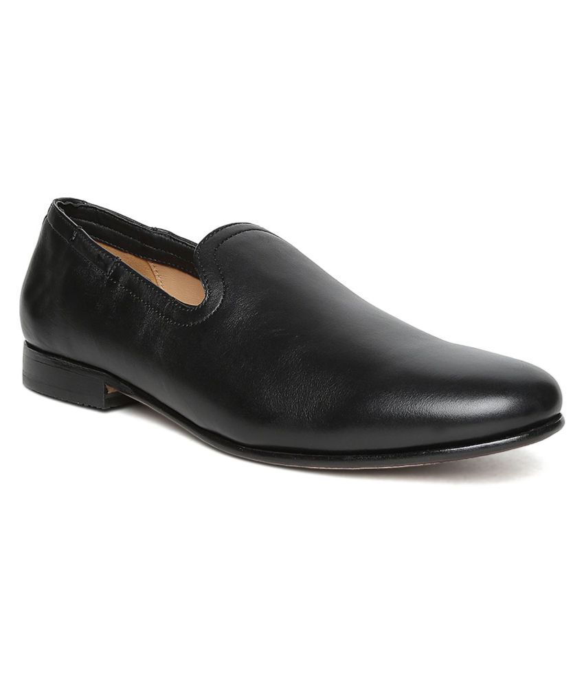 clarks black slip on shoes