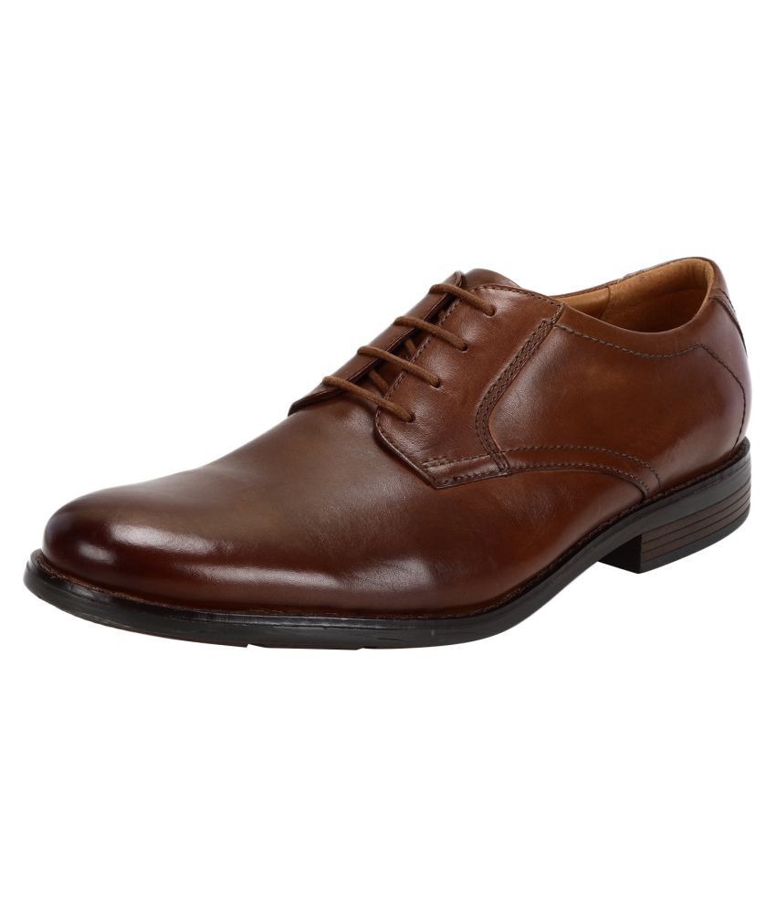 tan clarks