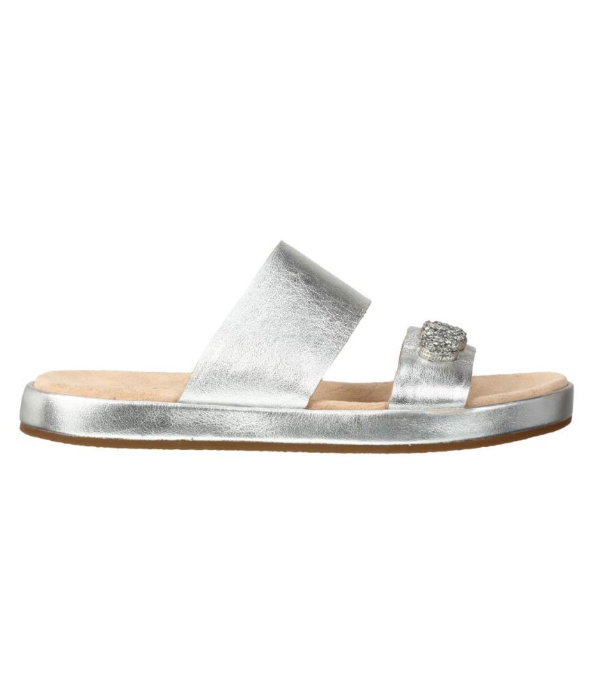 clarks silver flip flops