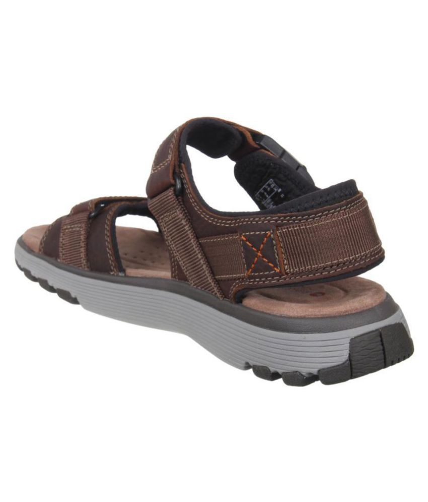 clarks tan shoes