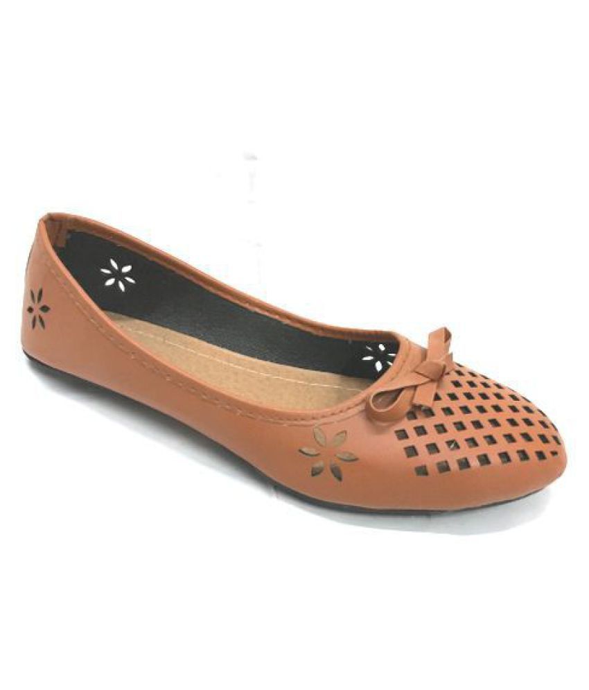 tan ballerinas