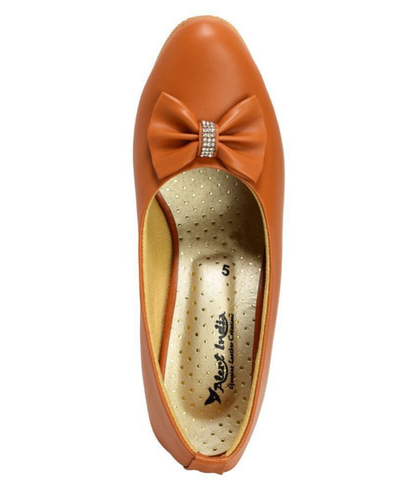 tan kitten heel shoes