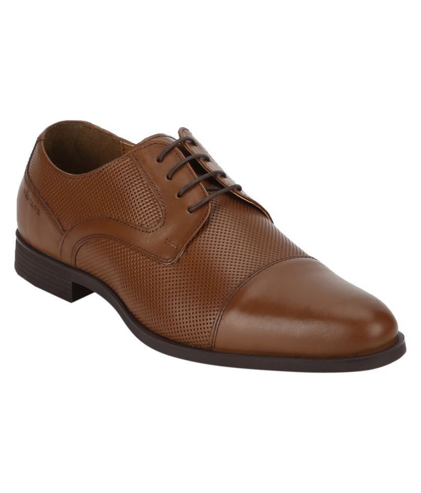 red tape leather chappal