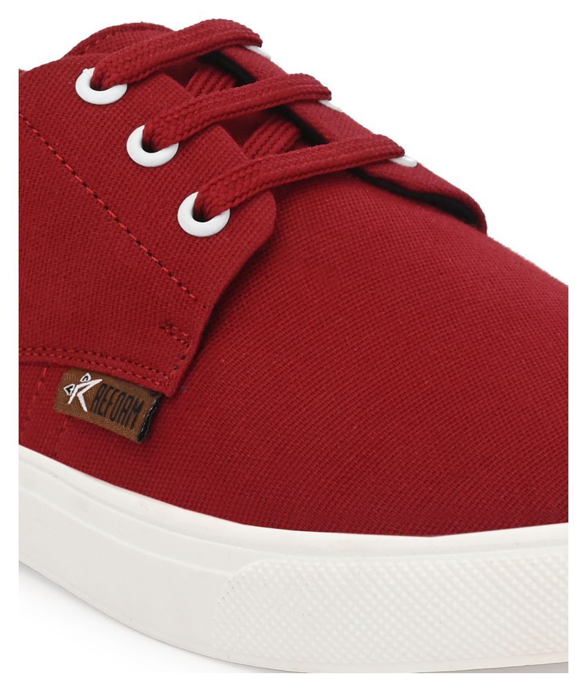 maroon sneakers outfit women's