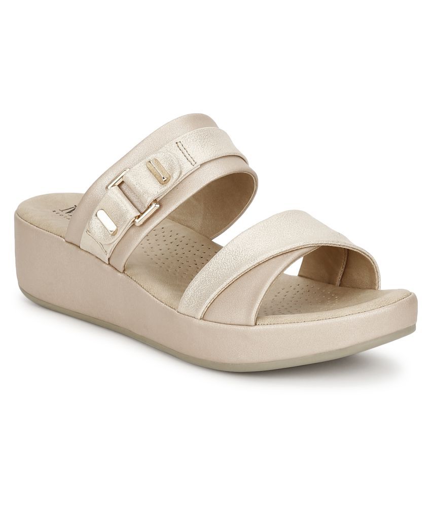 mode by red tape pumps