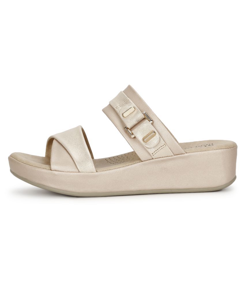 mode by red tape pumps