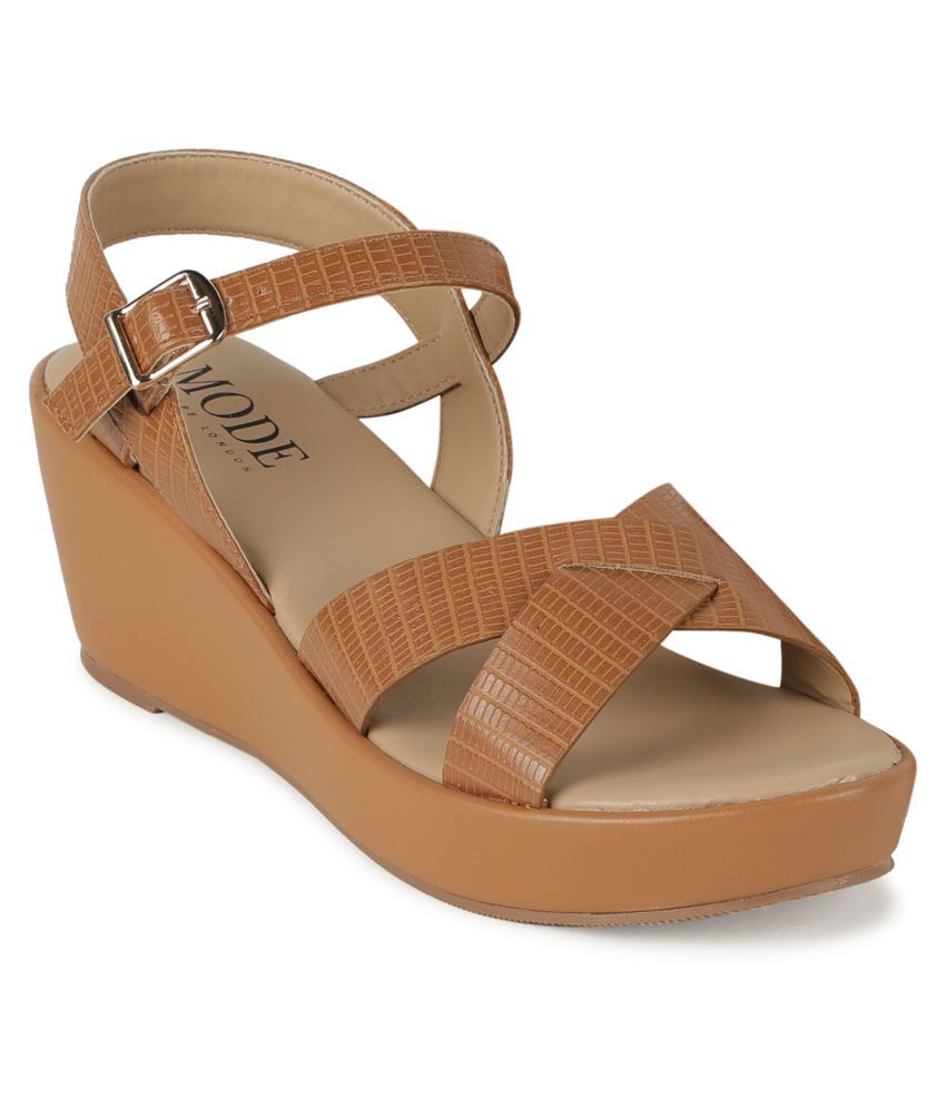 mode by red tape pumps