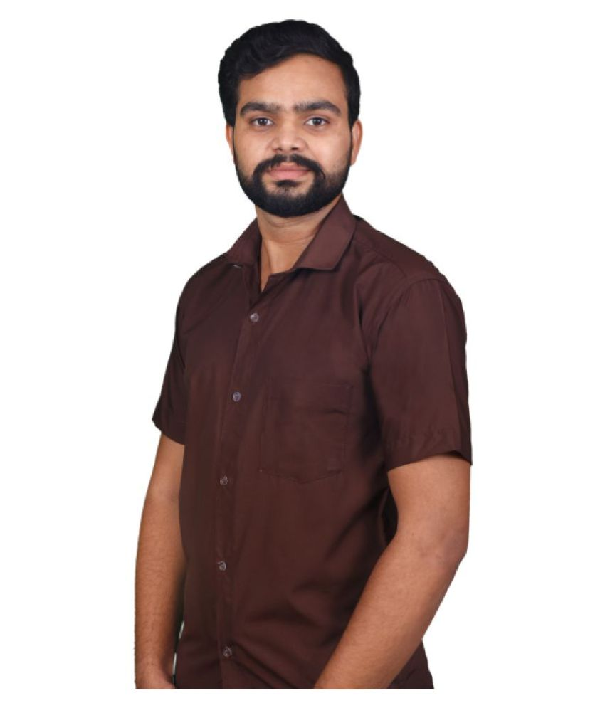 maroon shirt and mundu