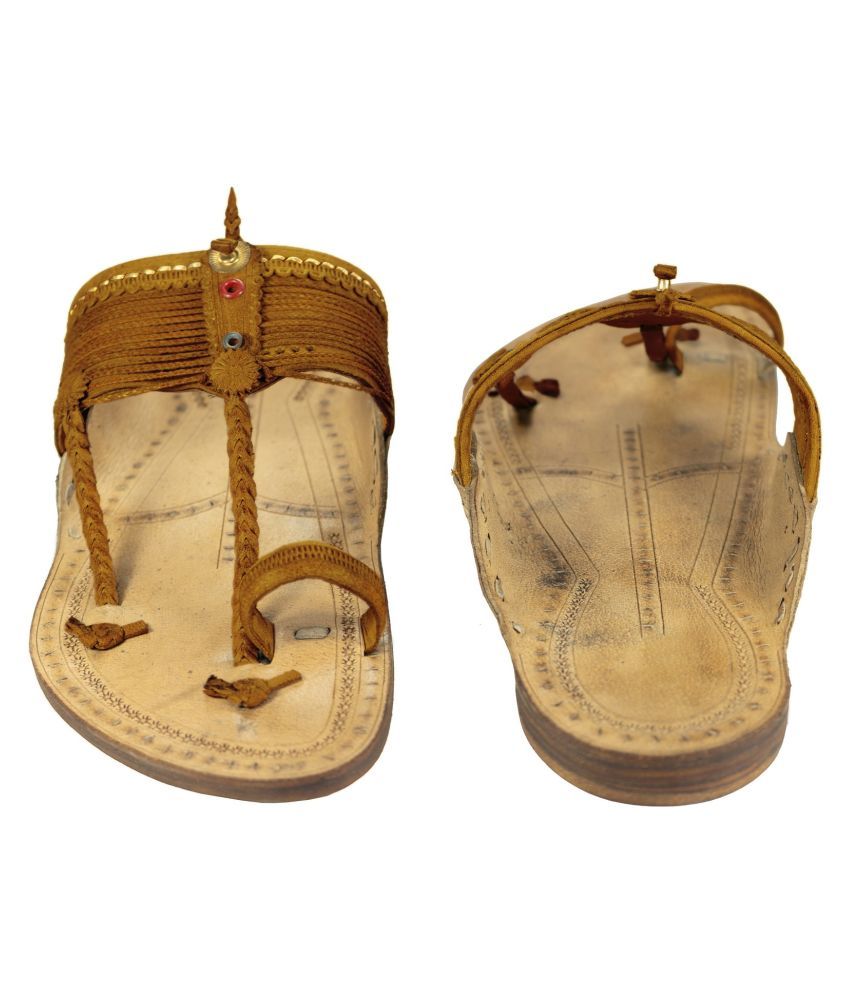 gold kolhapuri chappal