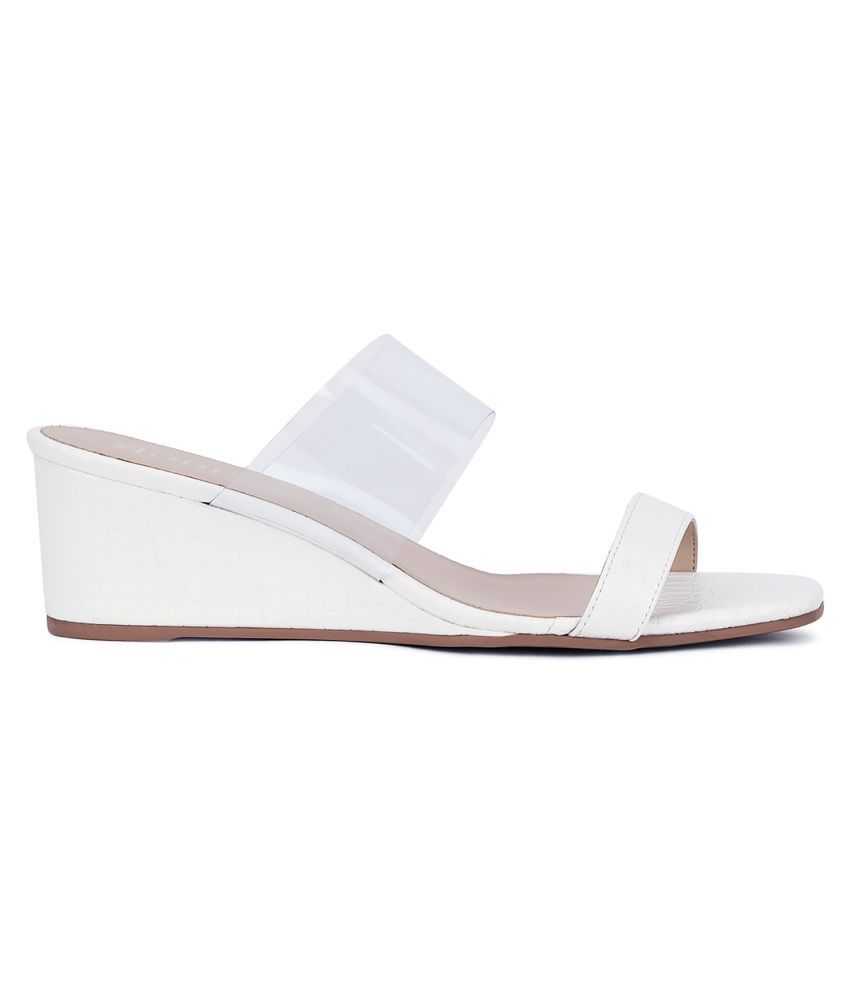 mode by red tape pumps