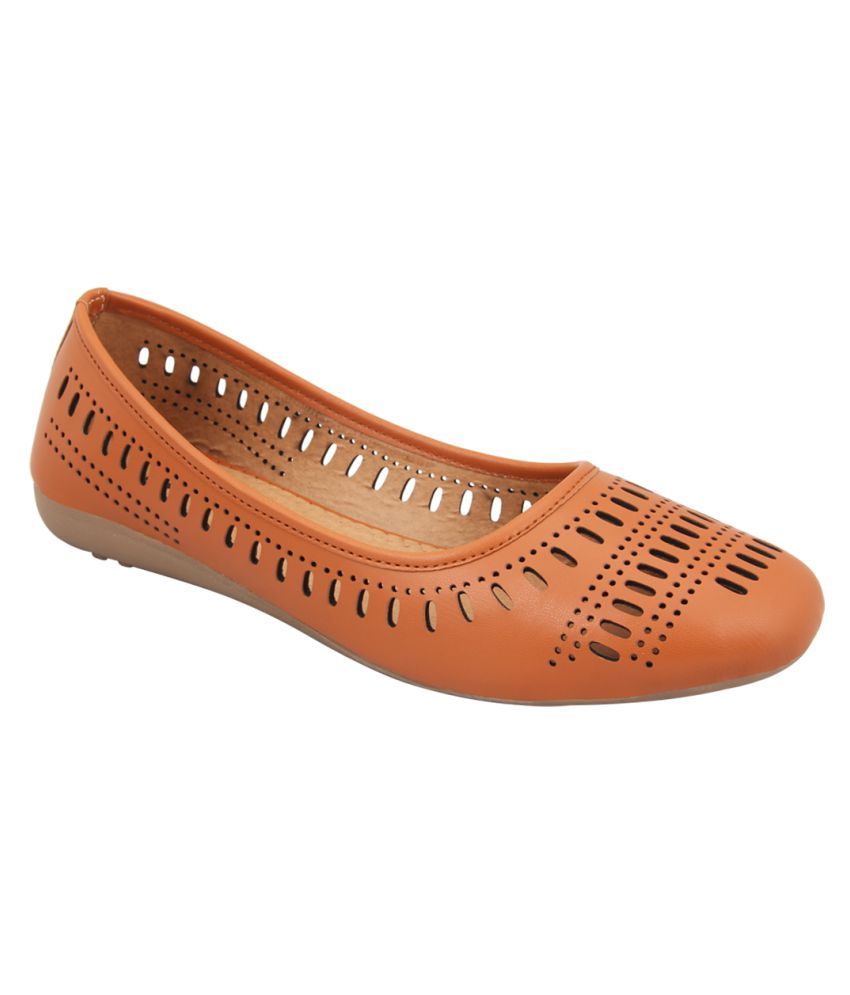 tan ballerinas