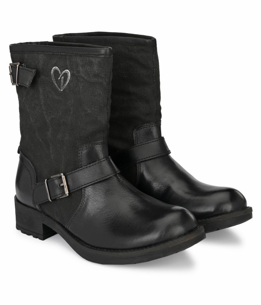 delize black boots