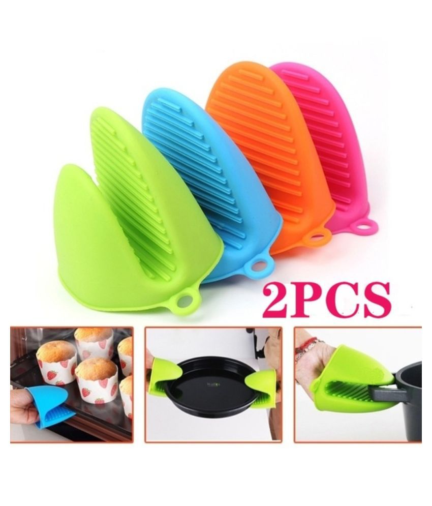     			GLOBLE ENTERPRISE  Silicone Anti-hot Dish Hand Clamp Kitchen Baking Oven Hand Clip Potholders & Oven Gloves ( pack of 2)