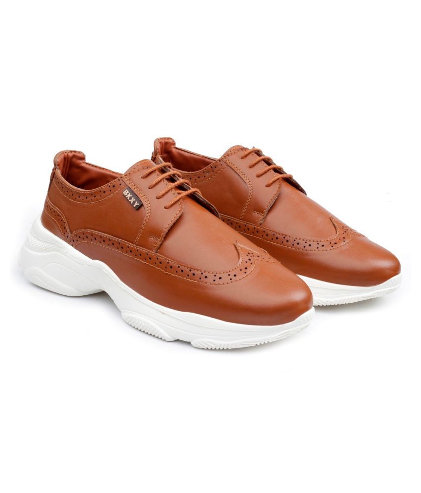     			YUVRATO BAXI Tan Casual Shoes