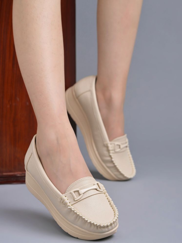     			Stylestry Cream Women's Loafers