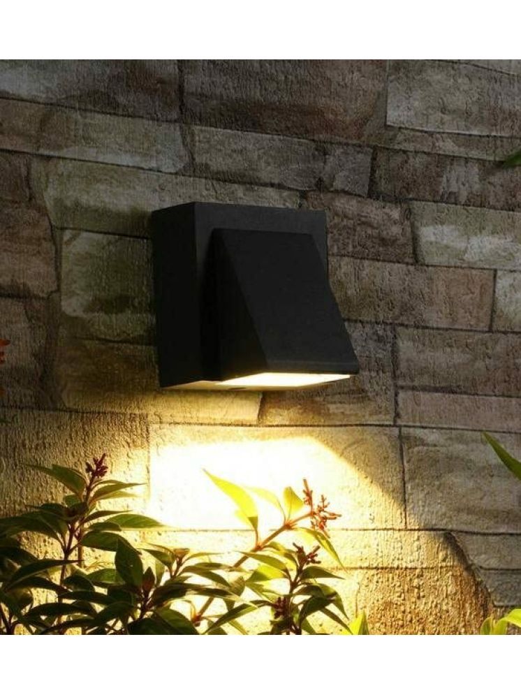     			Spark World Black Down Light Wall Lamp ( Pack of 1 )