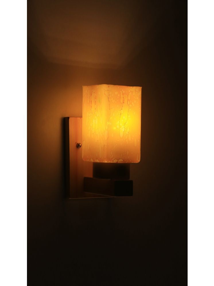     			VAGalleryKing Yellow Up Light Wall Lamp ( Pack of 1 )