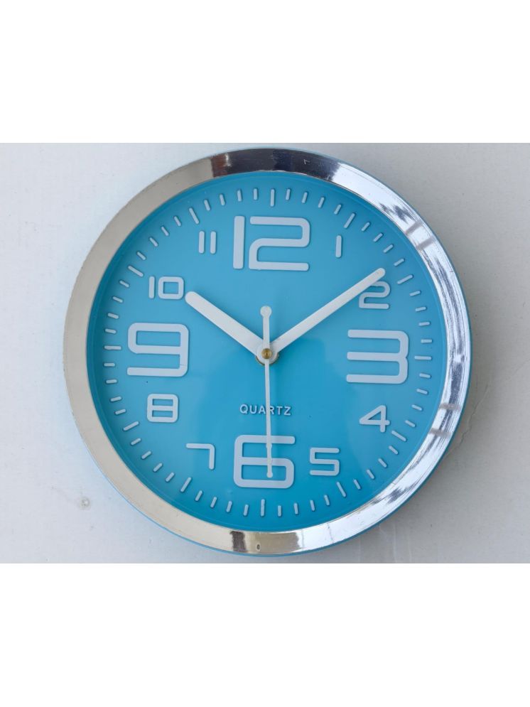     			IRU Circular Analog Wall Clock